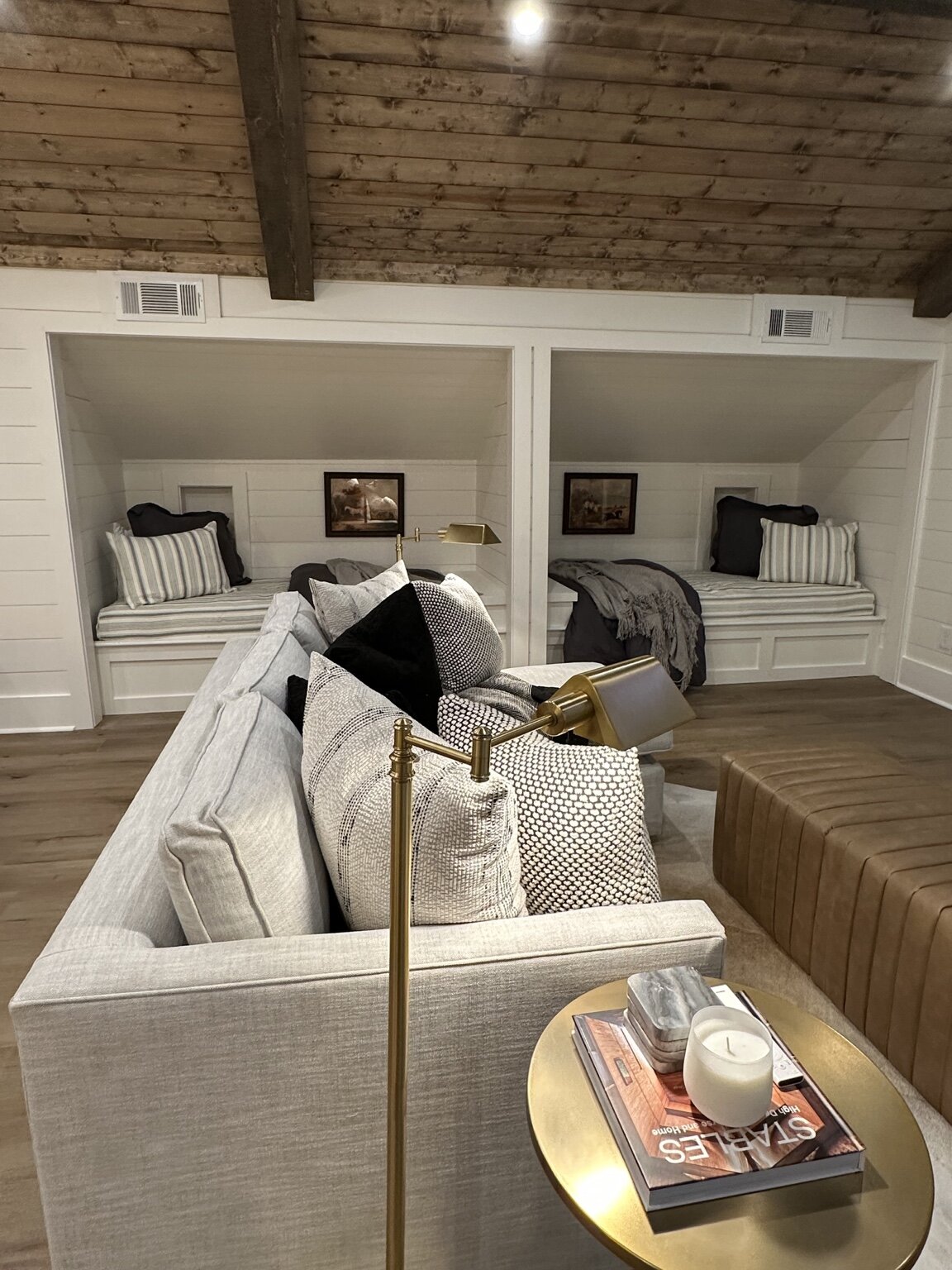 Red Barn Lounge with Two Built In Wall Bunks
